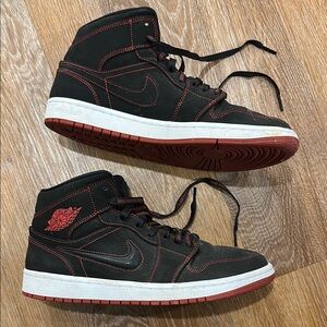 Nike AIR JORDAN Black and Red High-Top Sneakers men’s 10.5 EUC